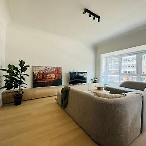 Renovated With Casino View And Free Parking Apartment